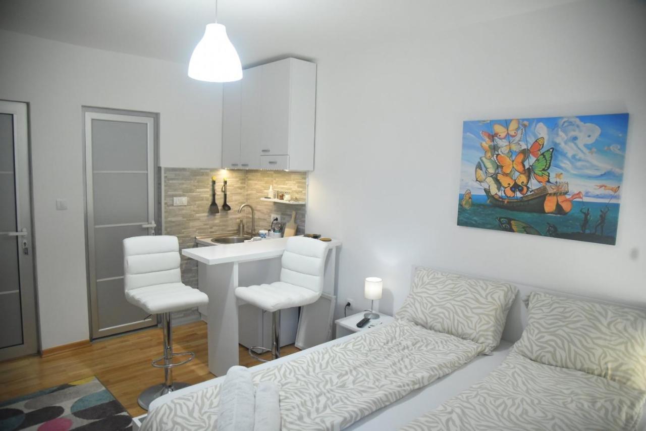Dekart 2 Apartment Ni Esterno foto