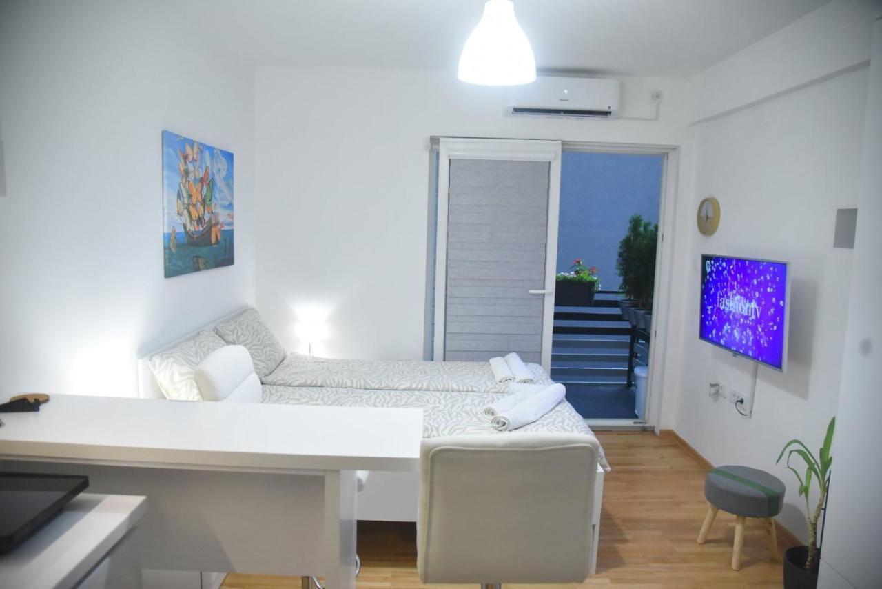 Dekart 2 Apartment Ni Esterno foto