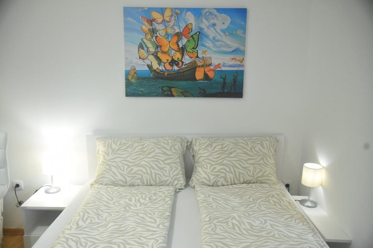 Dekart 2 Apartment Ni Esterno foto