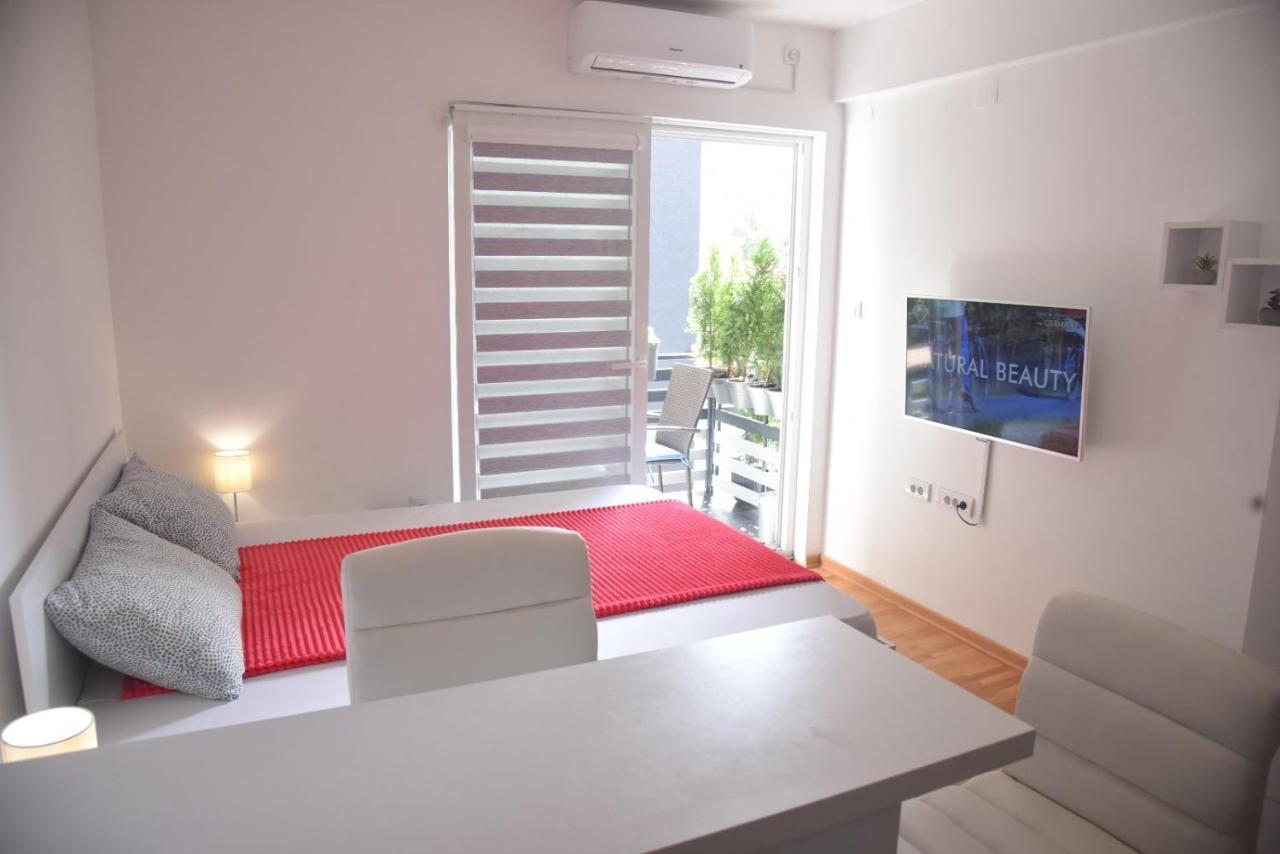 Dekart 2 Apartment Ni Esterno foto