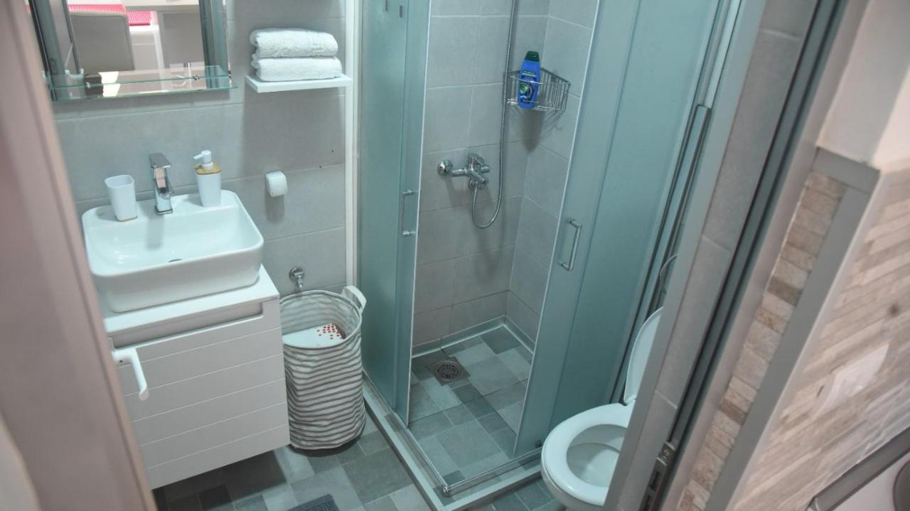 Dekart 2 Apartment Ni Esterno foto