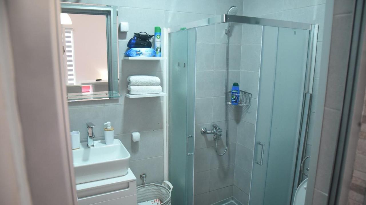 Dekart 2 Apartment Ni Esterno foto